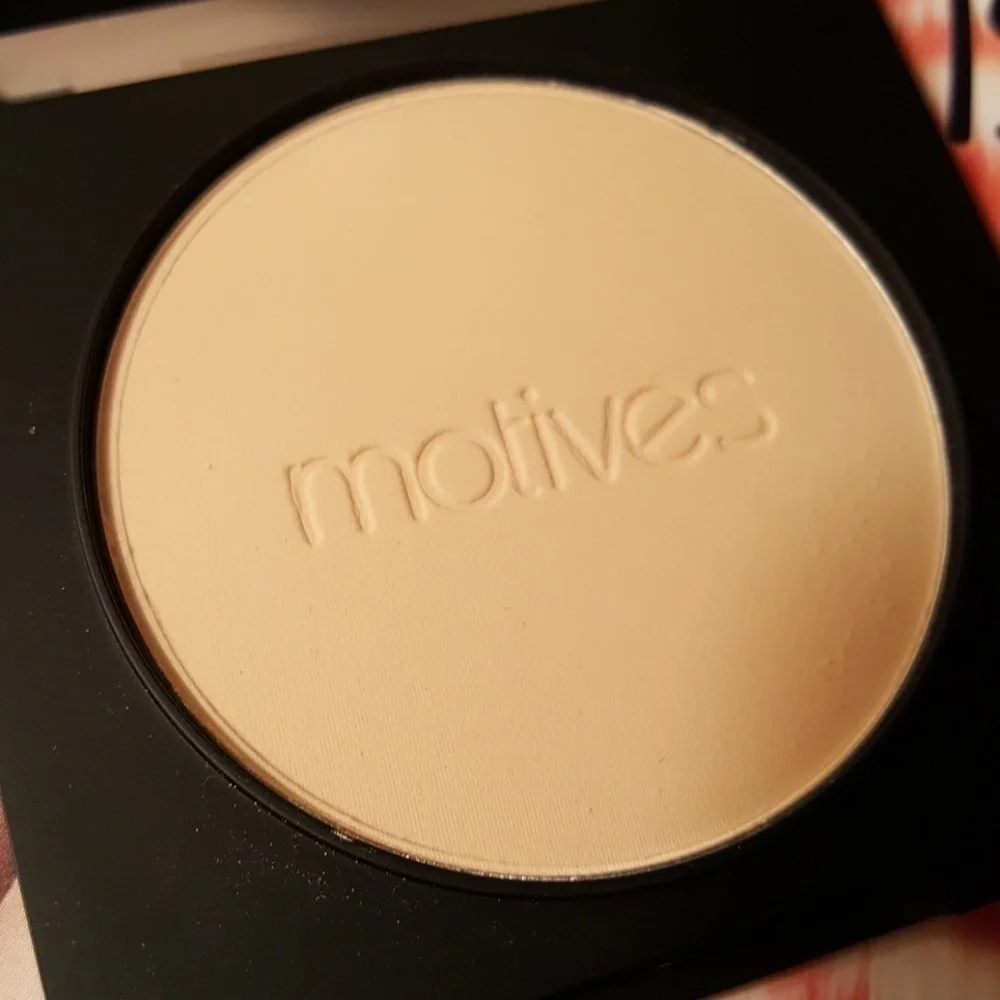 𝅺motives by Loren RIdinger & Lala.